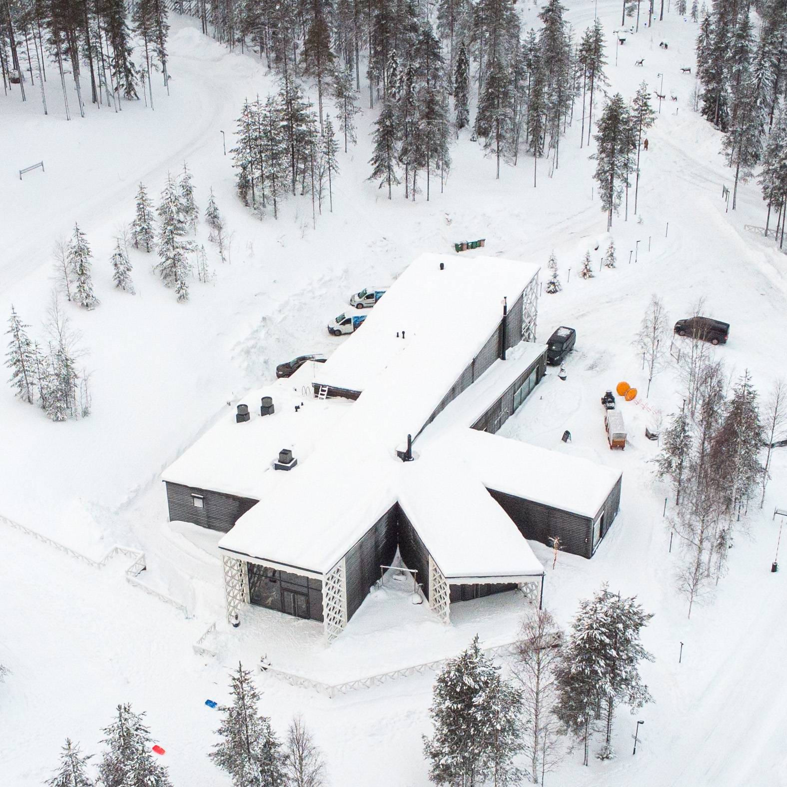 Arctic TreeHouse Hotel 雪花造型主建築空拍