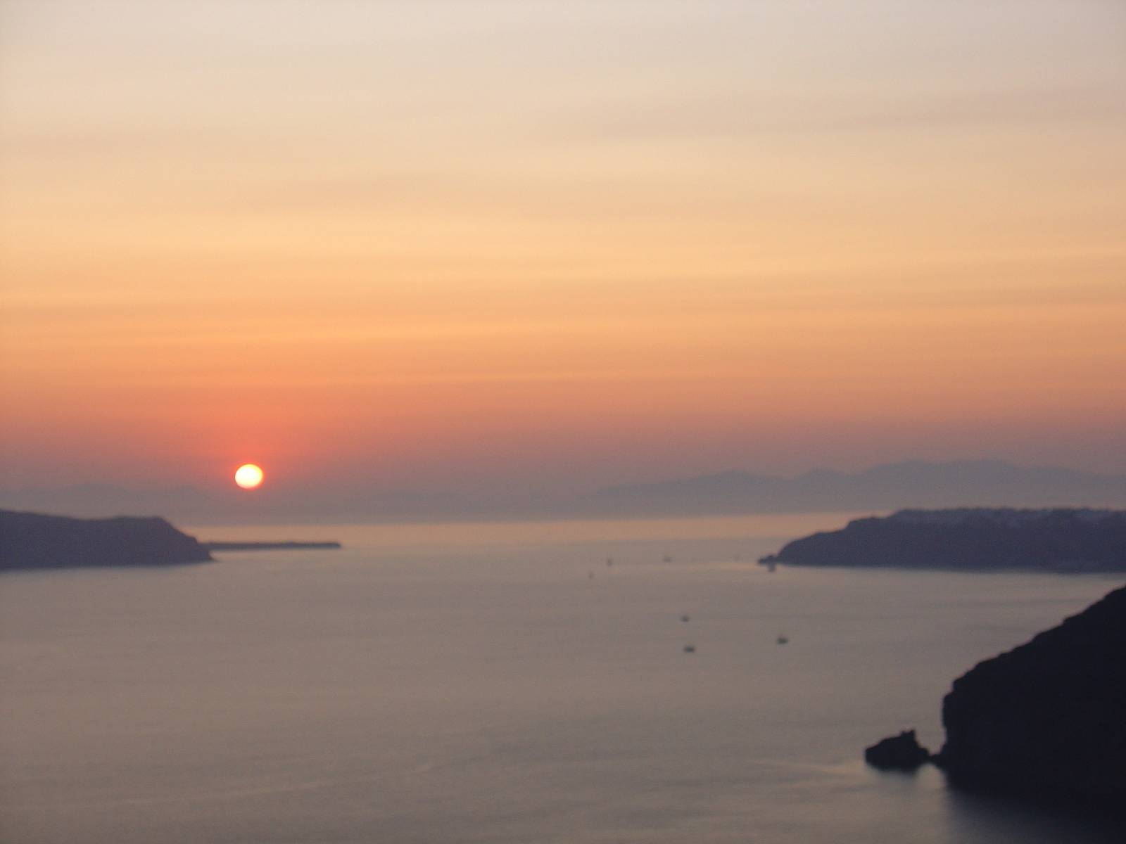 聖托里尼火山口海灣夕陽