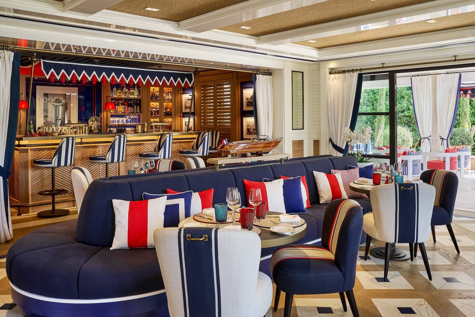 AREV St. Tropez 酒廊座位區