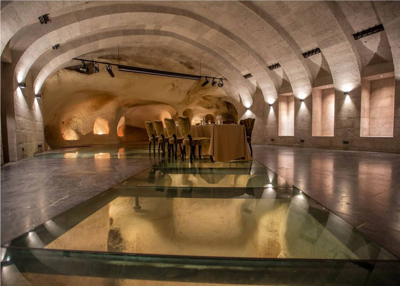Argos in Cappadocia 博物館廳玻璃地板下的古老榨油坊
