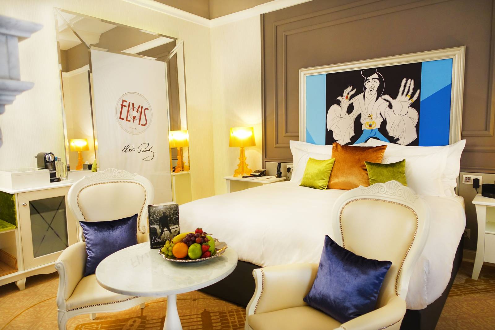 布達佩斯 Aria Hotel Signature 客房與音樂人物漫畫牆