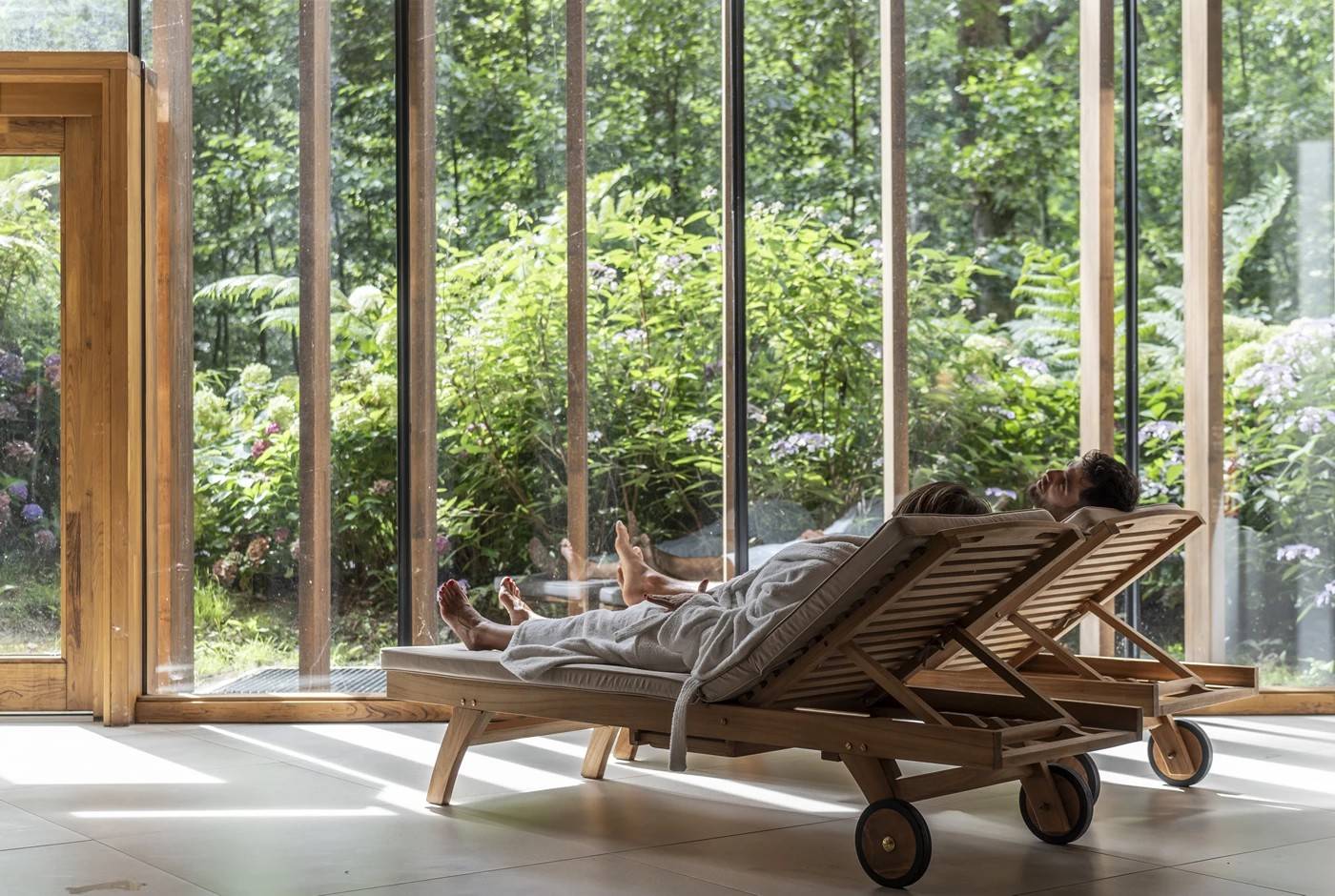 ARIMA Hotel & Spa Spa 落地窗旁休憩躺椅