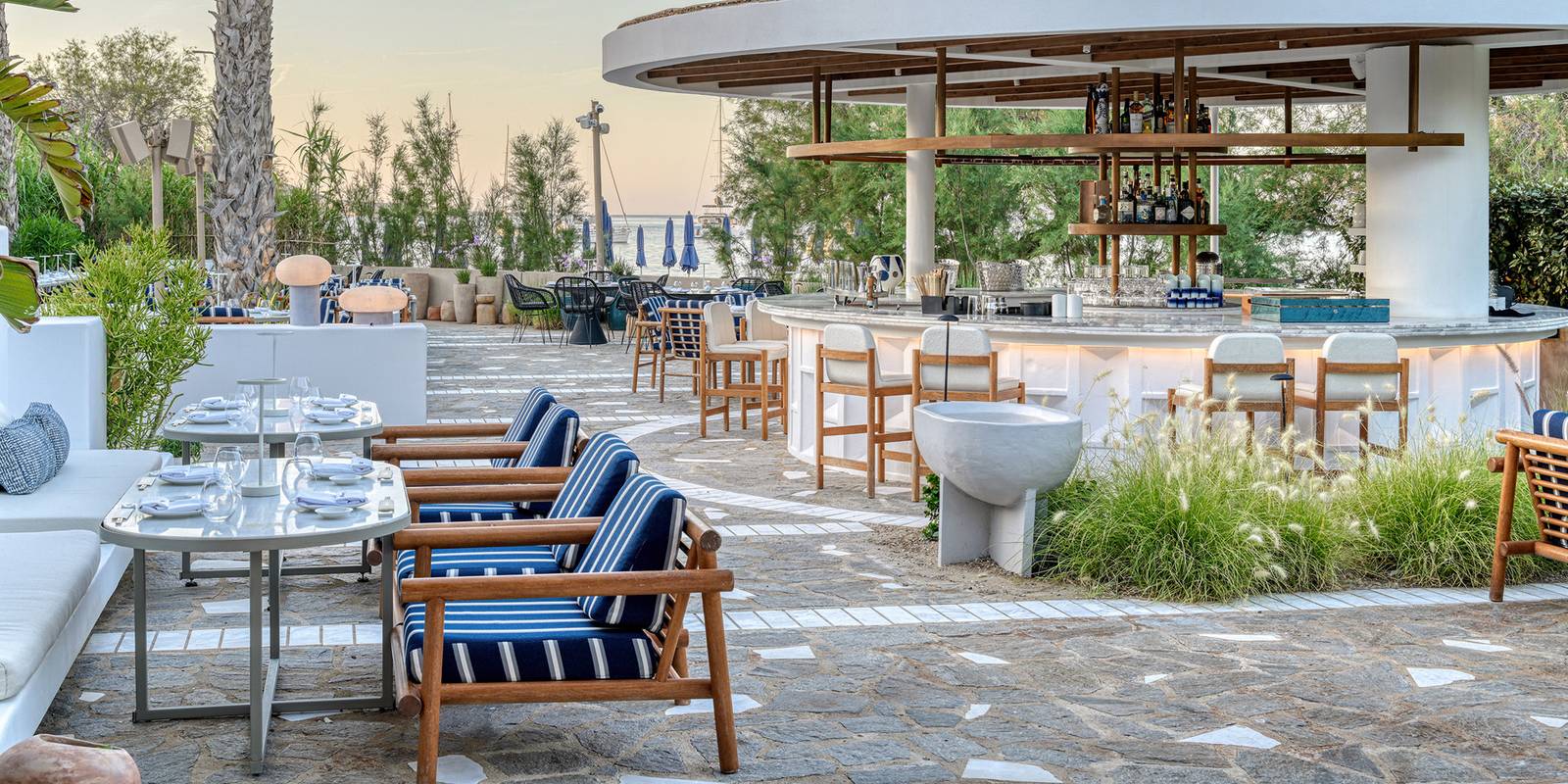 Avant Mar Paros Thymes 餐廳露台