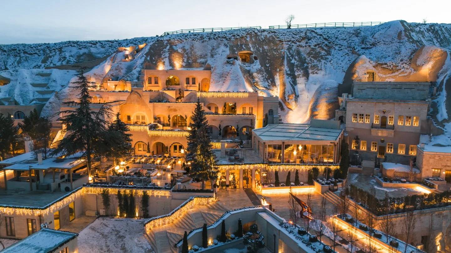 Avantgarde Refined Caves of Cappadocia 冬季雪景中的酒店