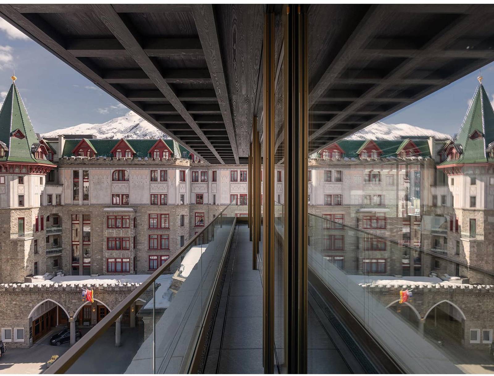 聖莫里茲 Badrutt's Palace Hotel 新建 Serlas Wing 望向主樓