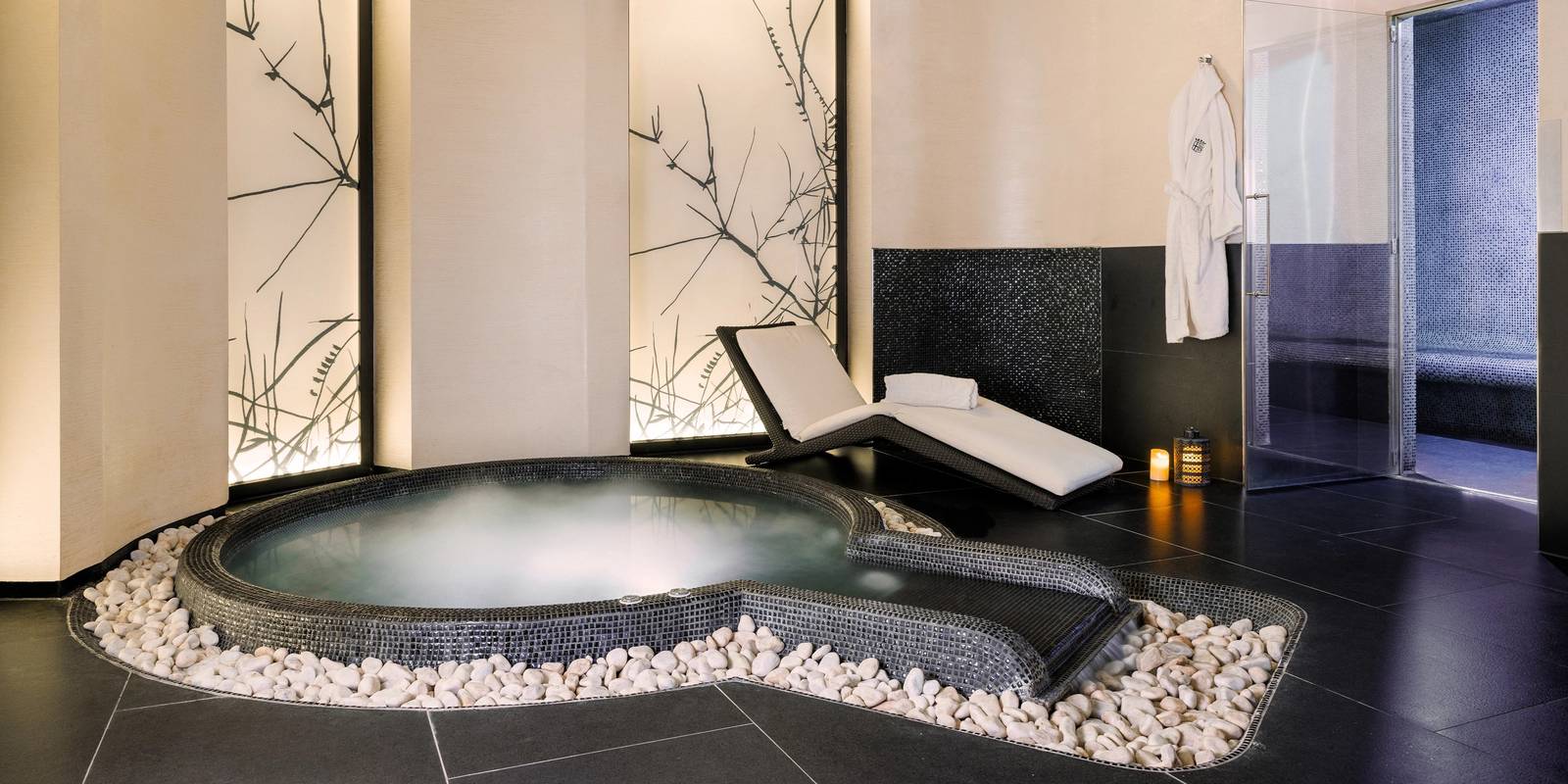 Baglioni Hotel Regina Aura Spa 按摩池