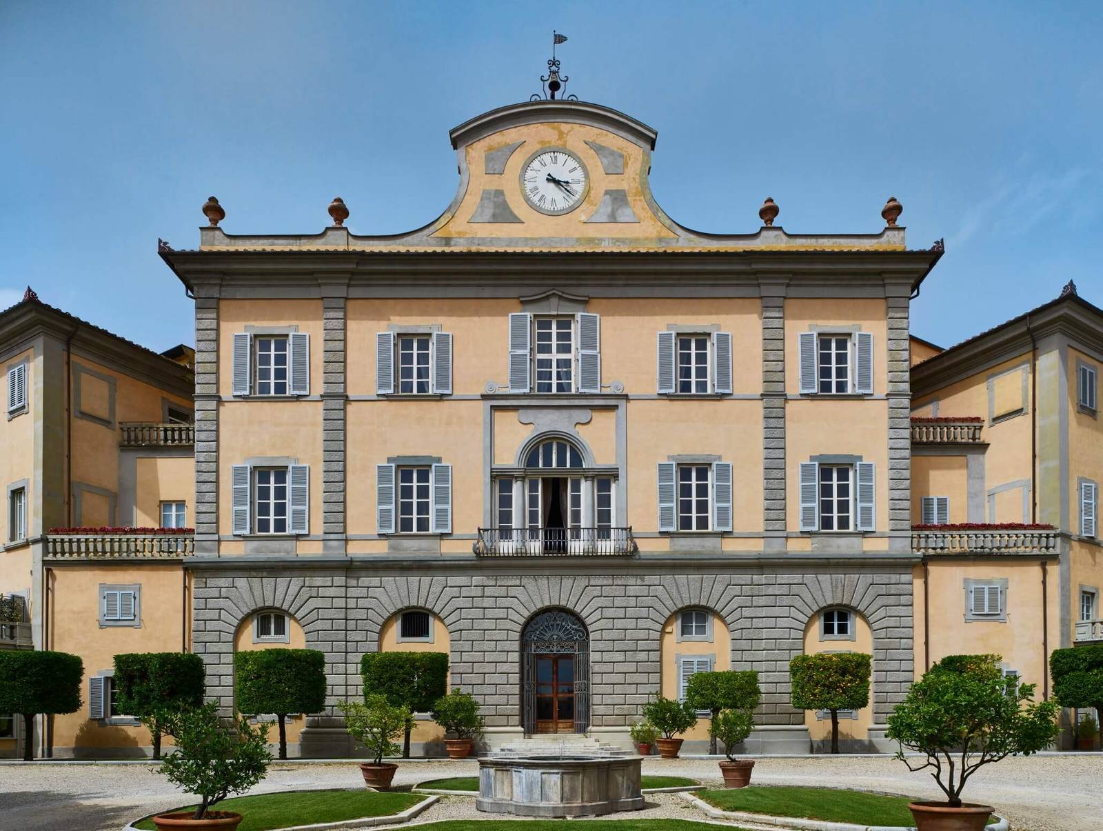 Bagni di Pisa 十八世紀大公宮殿正面與前庭花園