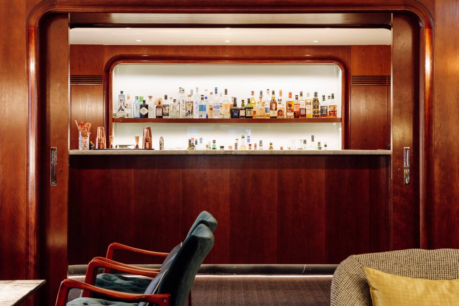 Bairro Alto Hotel Mezzanine 木質酒吧
