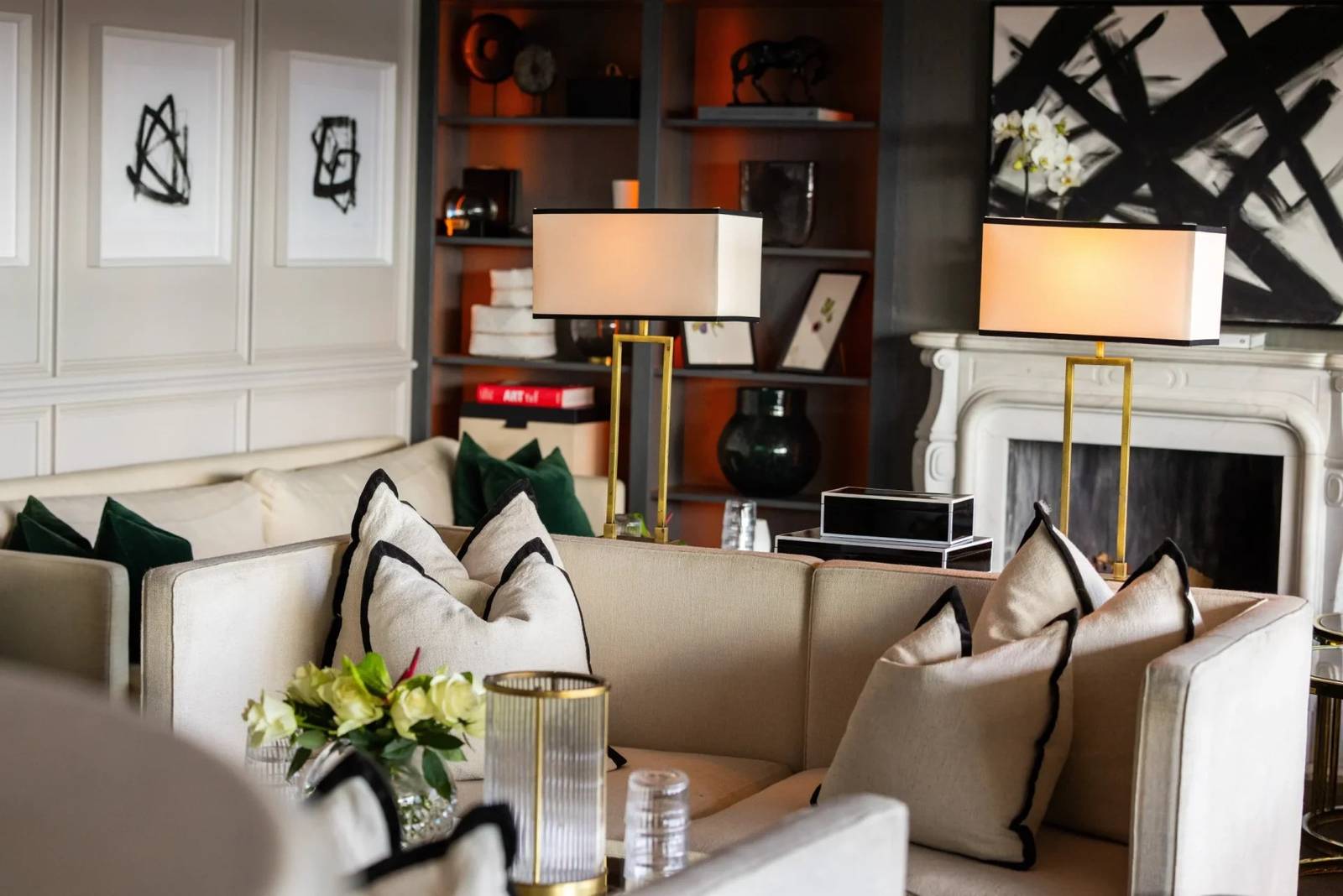 Bank Hotel Le Hibou 壁爐旁沙發座位