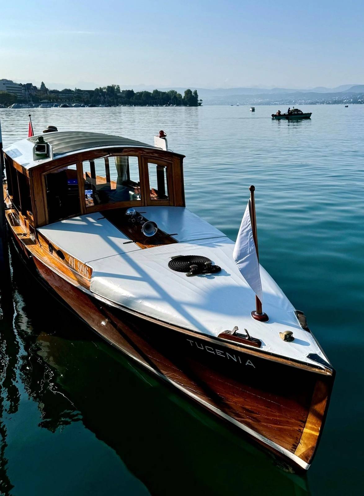 Baur au Lac 百年電動木船 Tugenia 航行蘇黎世湖