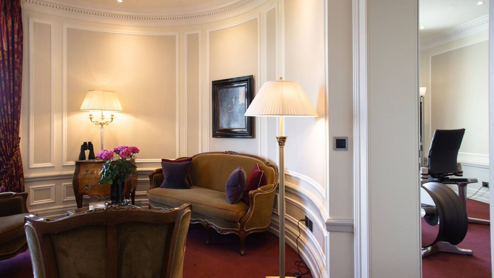 伯恩 Bellevue Palace Tower Suite 圓形起居室