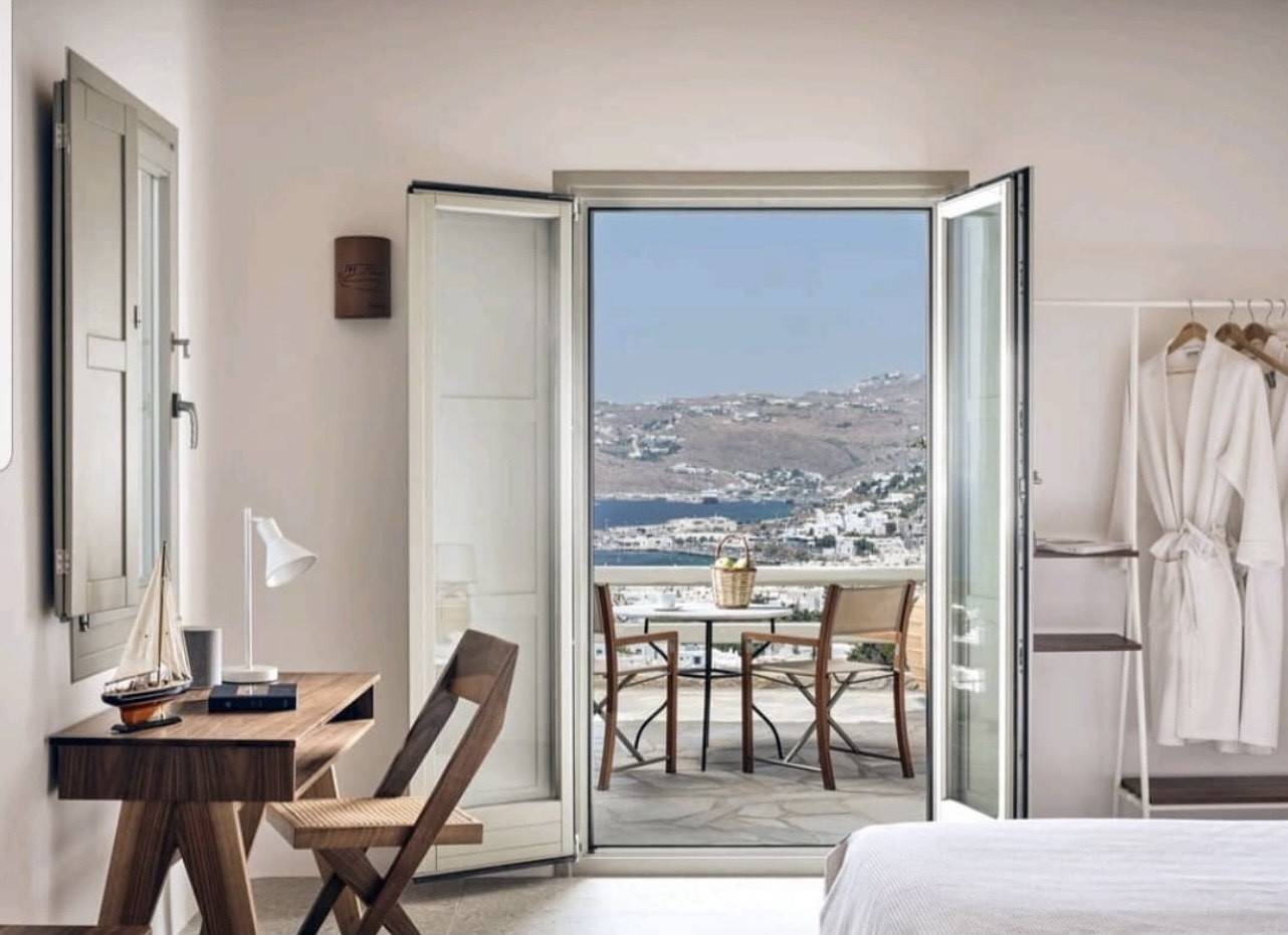 Belvedere Mykonos 客房與面向小鎮的私人陽台