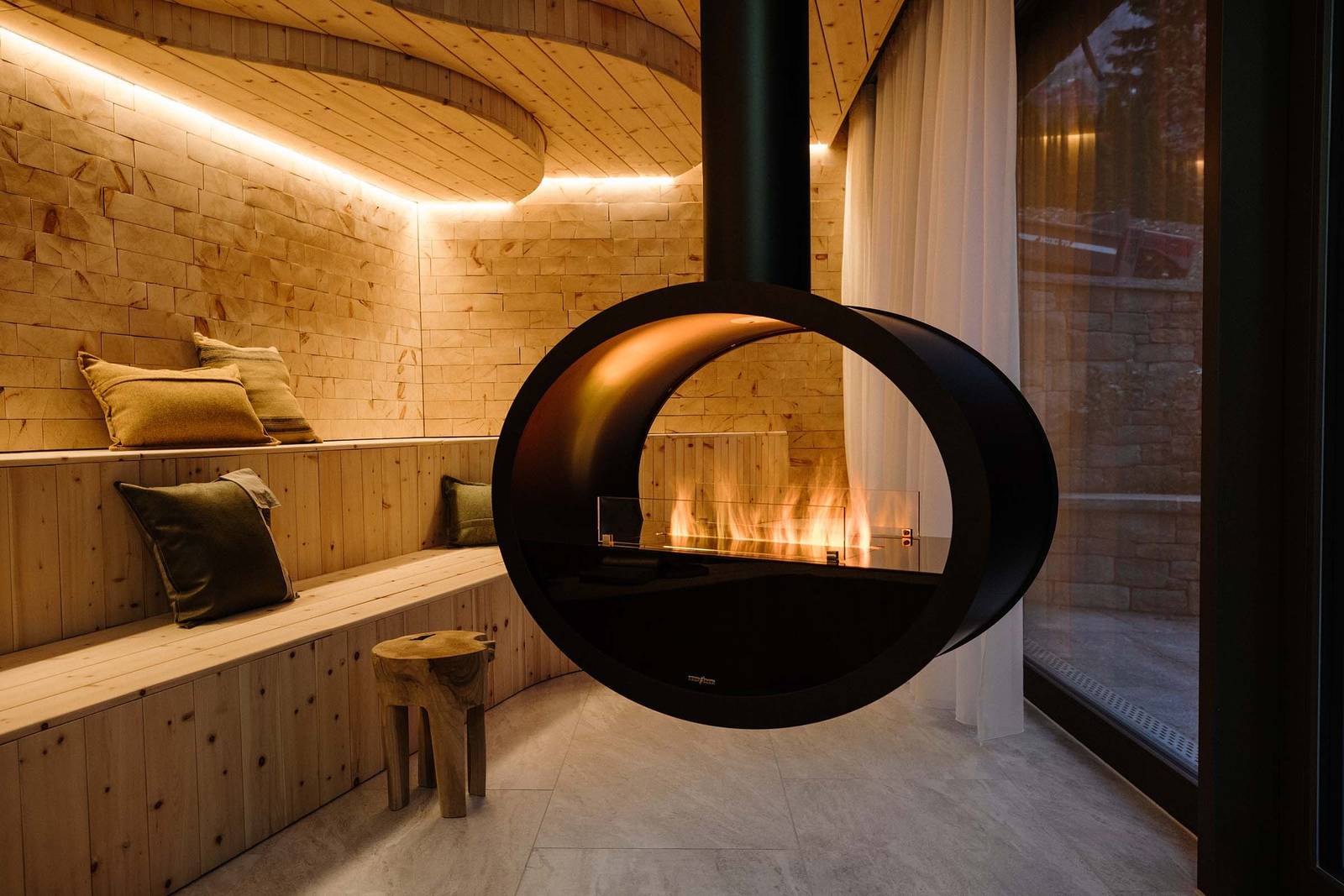 Bergwelt Grindelwald Spa 壁爐休憩區