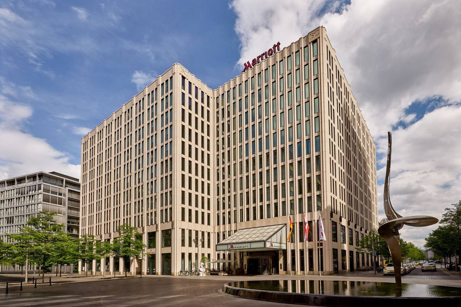 柏林萬豪酒店外觀與波茨坦廣場旁的街景