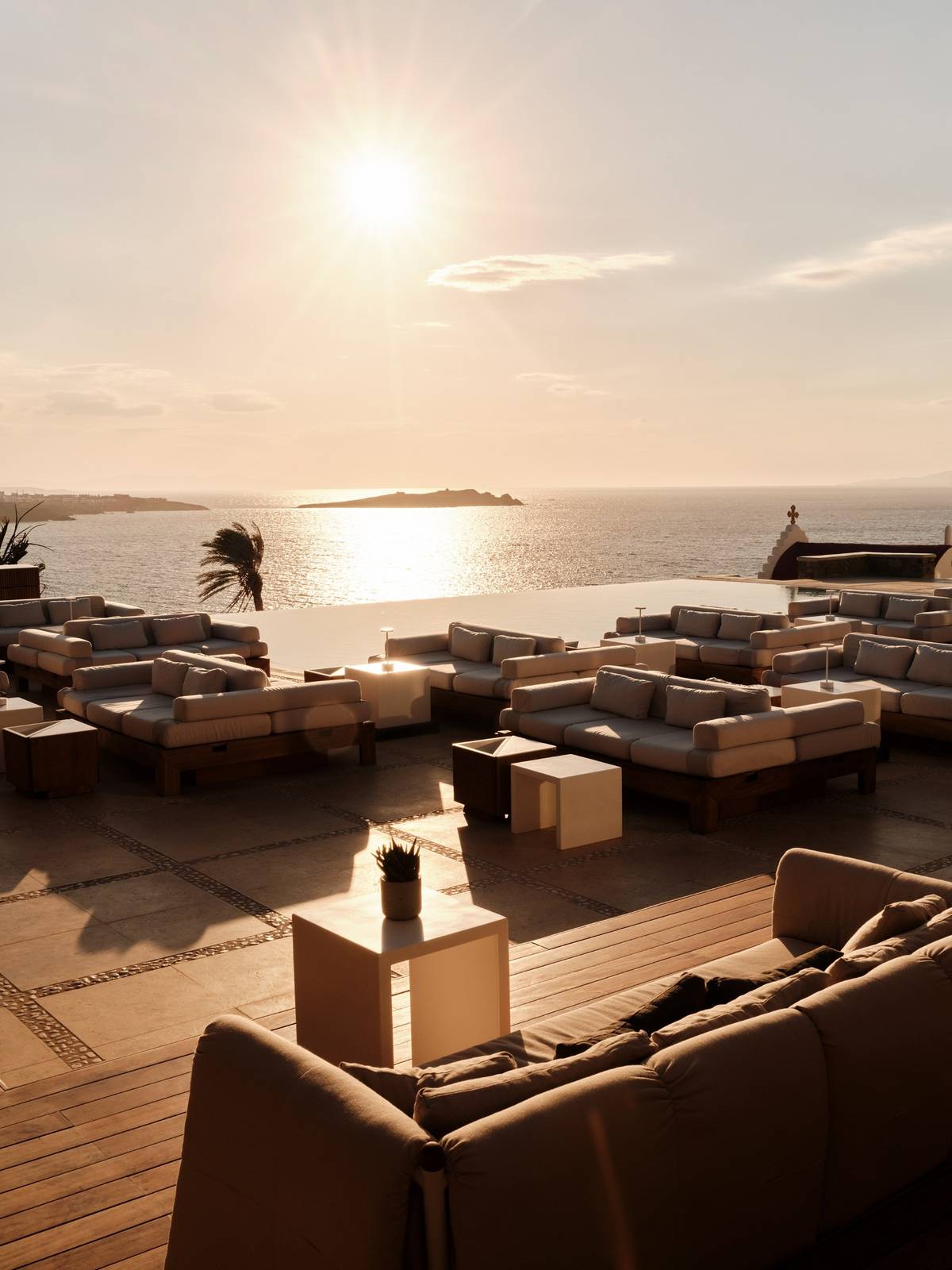 Bill&Coo Mykonos Sunset Lounge 面海沙發座