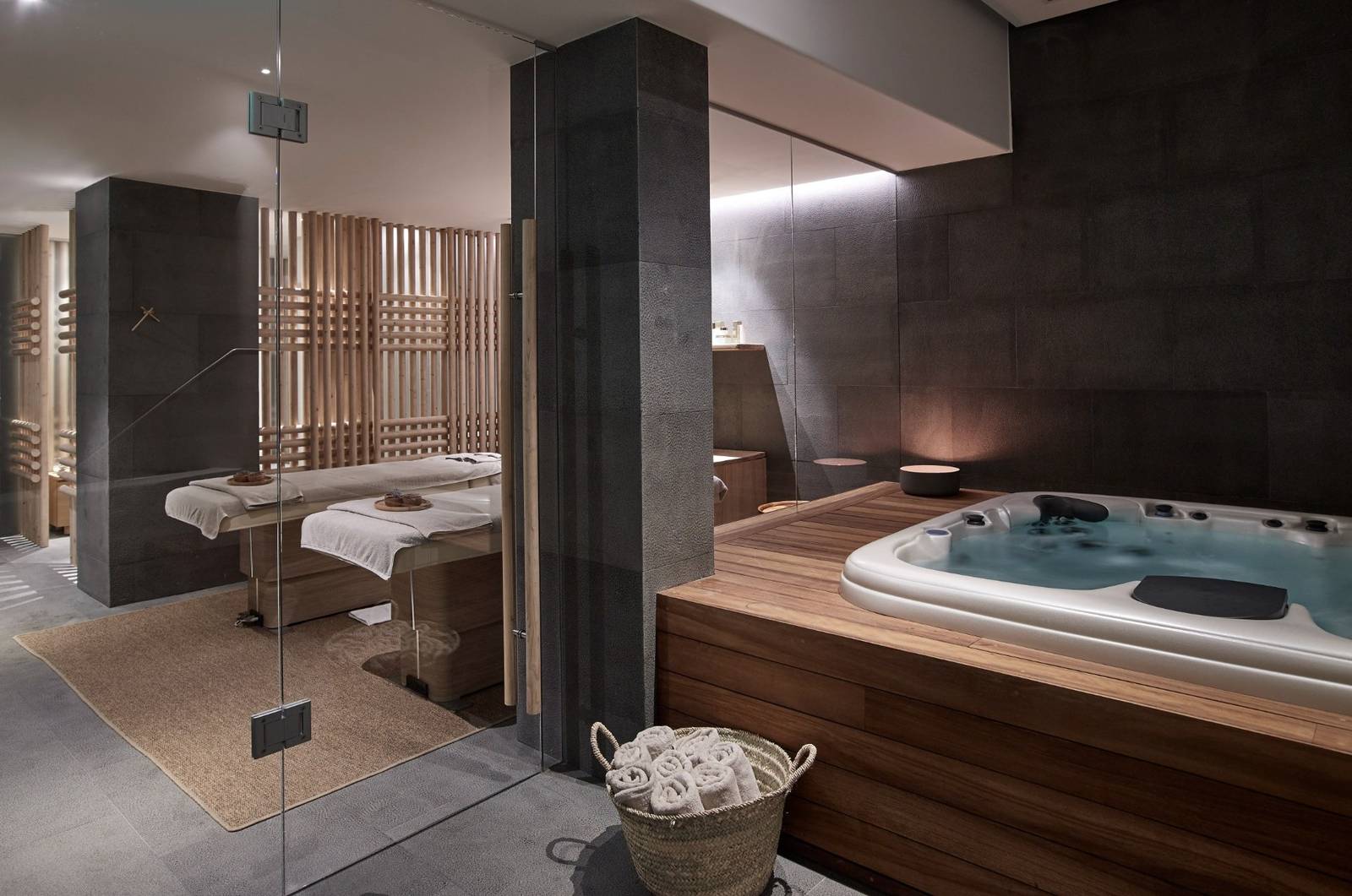 Bill&Coo Mykonos Valmont Spa 療程套房與按摩池