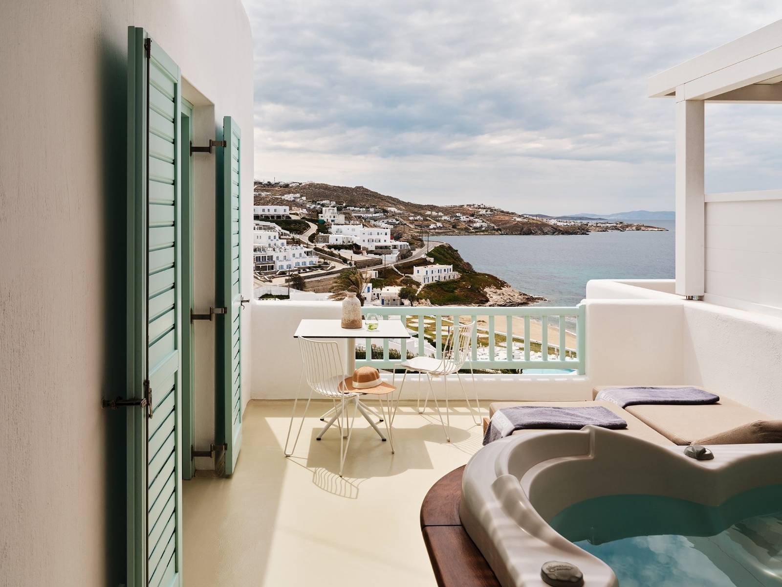 Bill&Coo Mykonos 海景套房露台戶外按摩浴缸