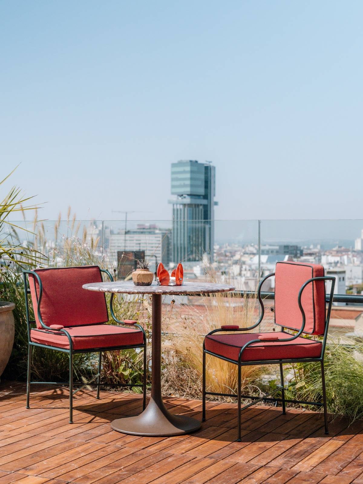 BLESS Madrid 頂樓俯瞰城市的露台座位
