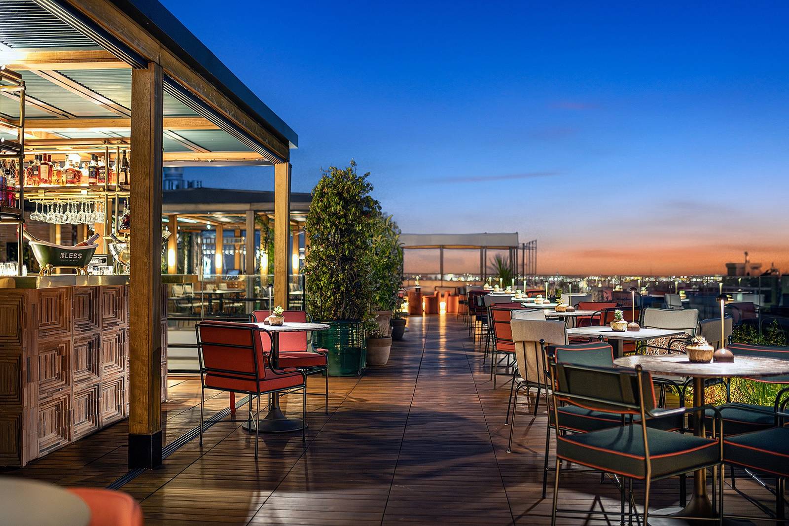 BLESS Madrid 頂樓 Picos Pardos Sky Lounge 黃昏露台