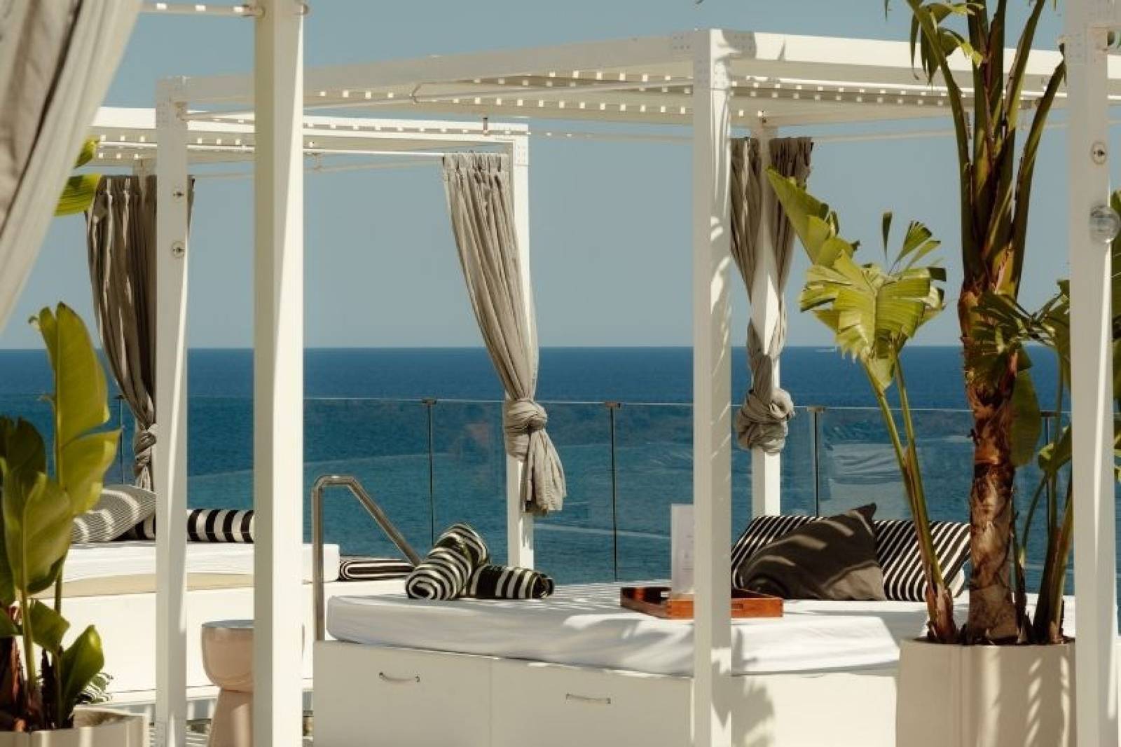 BLESS Ibiza Cala Nova EPIC 頂樓涼亭座位