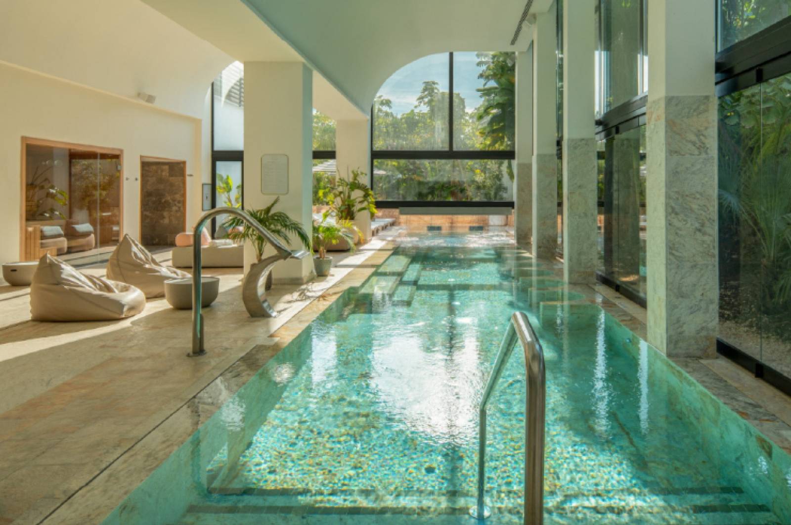 BLESS Ibiza Cala Nova Spa 室內泳池