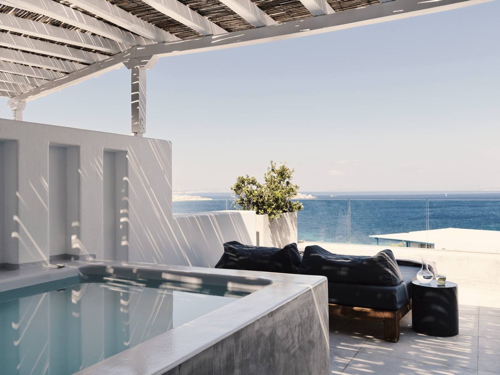 Boheme Mykonos 套房露台加熱泳池