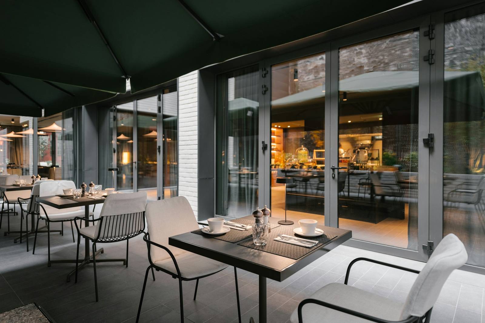 布達佩斯 BoHo Hotel Budapest 庭園旁的戶外座位