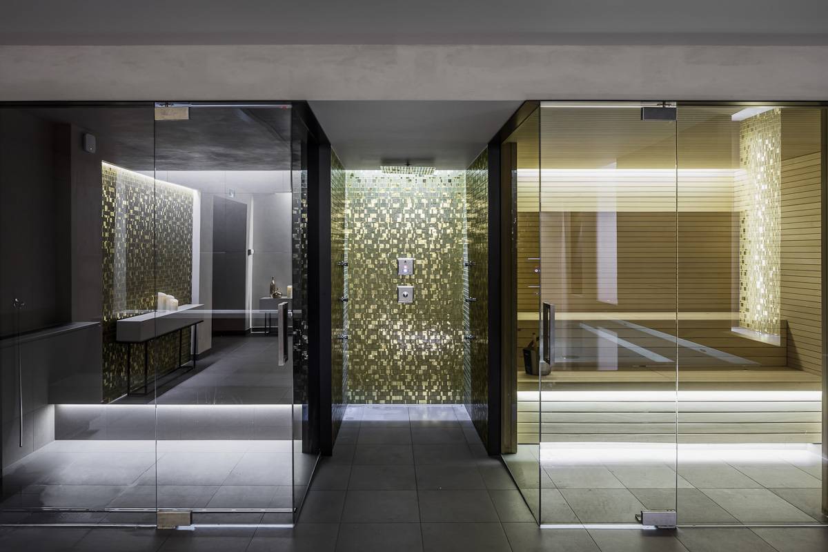 BoHo Hotel Prague Spa 的烤箱與沖淋區
