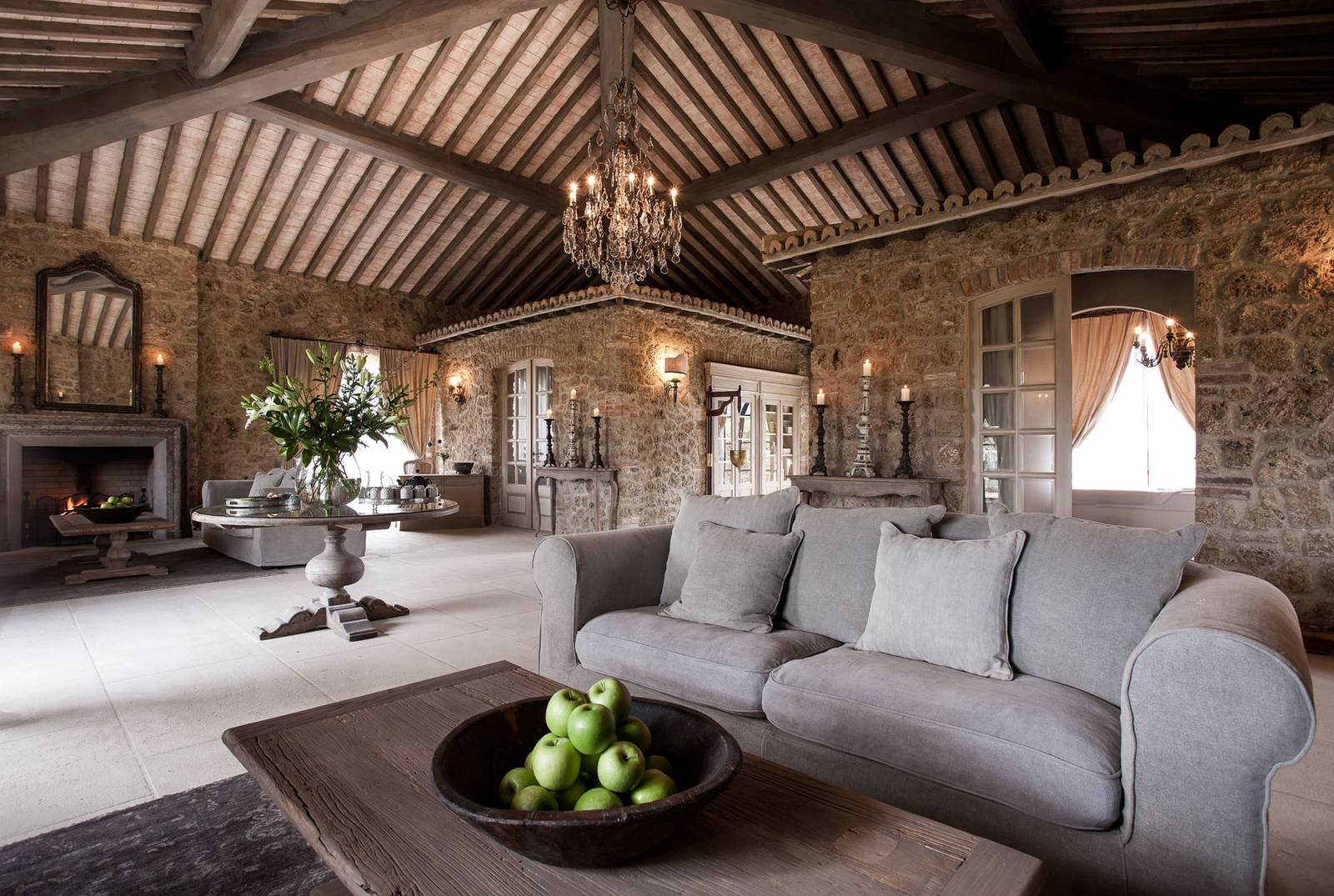 Borgo Santo Pietro 石牆木樑休憩廳