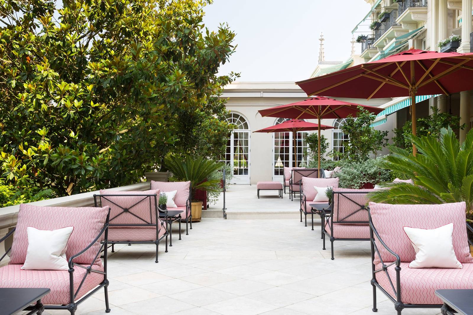 Brenners Park-Hotel & Spa Minerva Terrace 紅傘露台