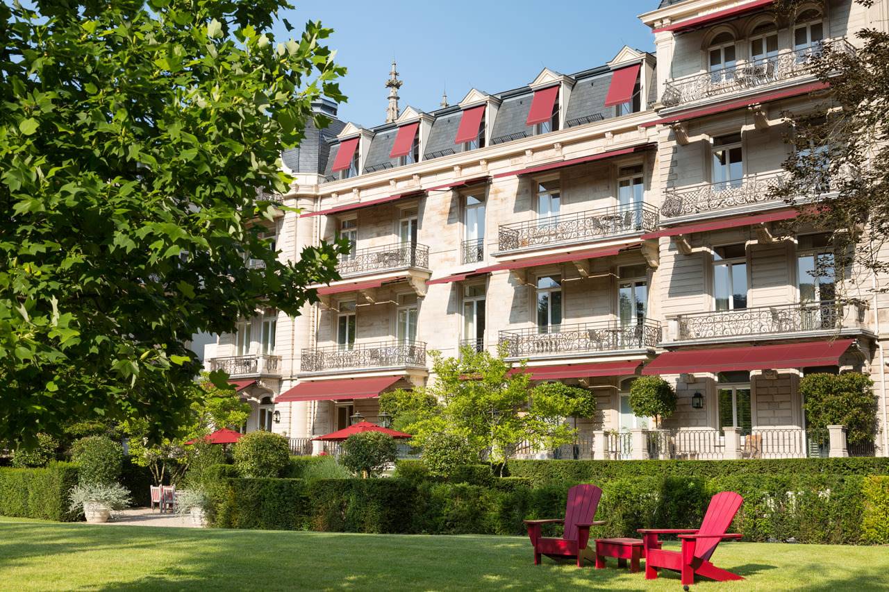 Brenners Park-Hotel & Spa 面向私人公園的陽台立面