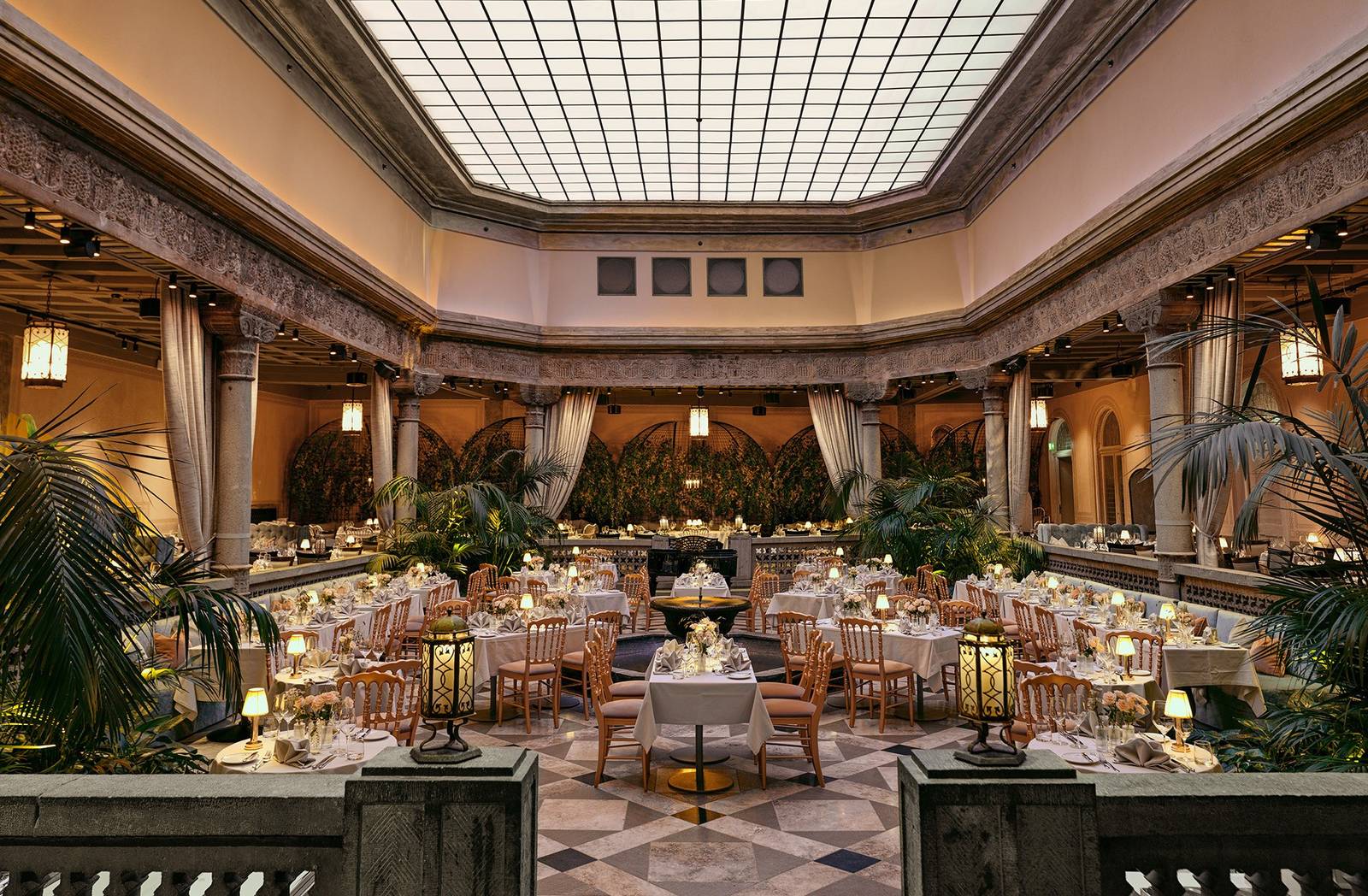 Britannia Hotel 1918 年的 Palmehaven 玻璃天頂餐廳