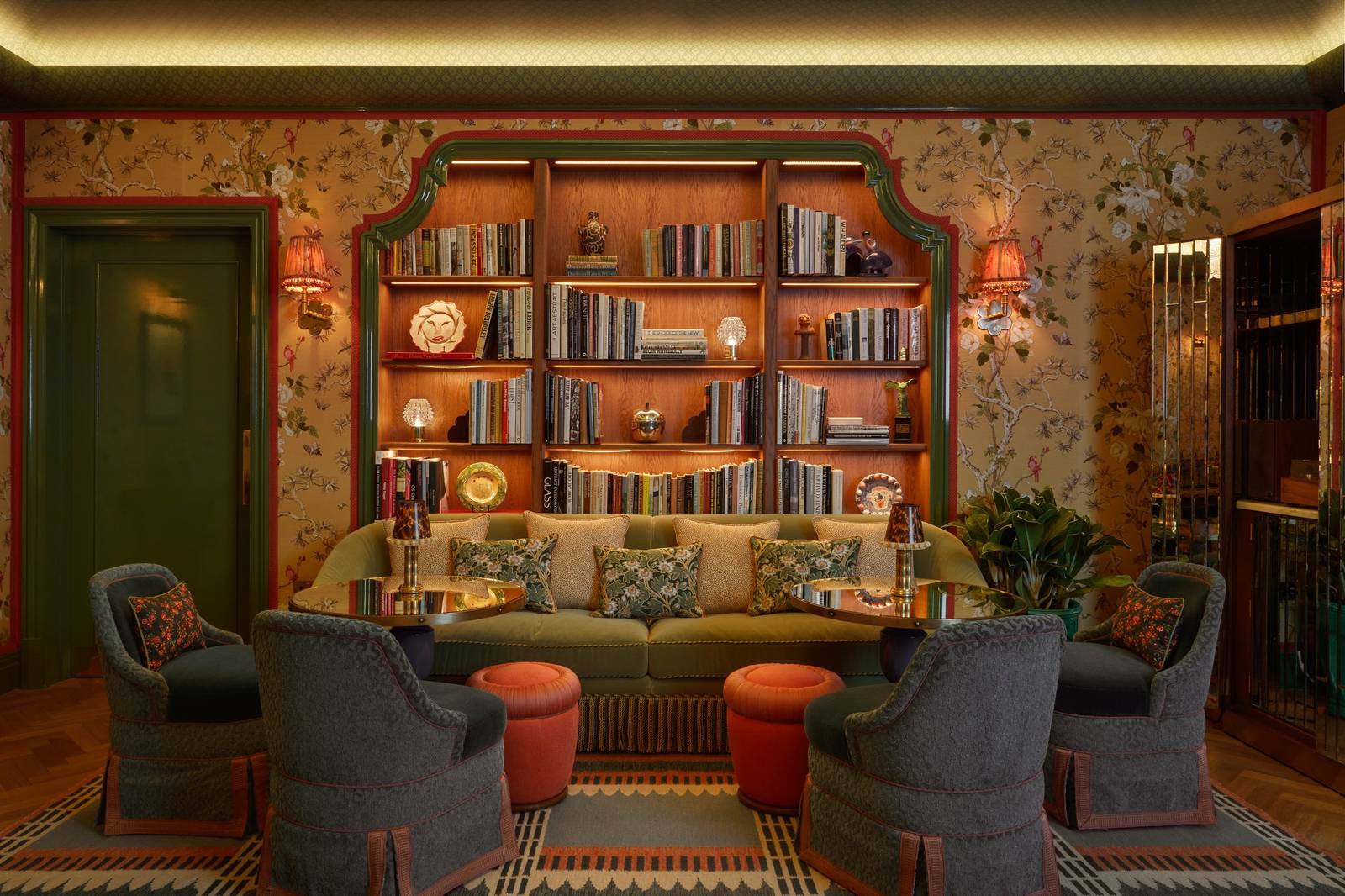 Broadwick Soho The Nook 書牆沙發區