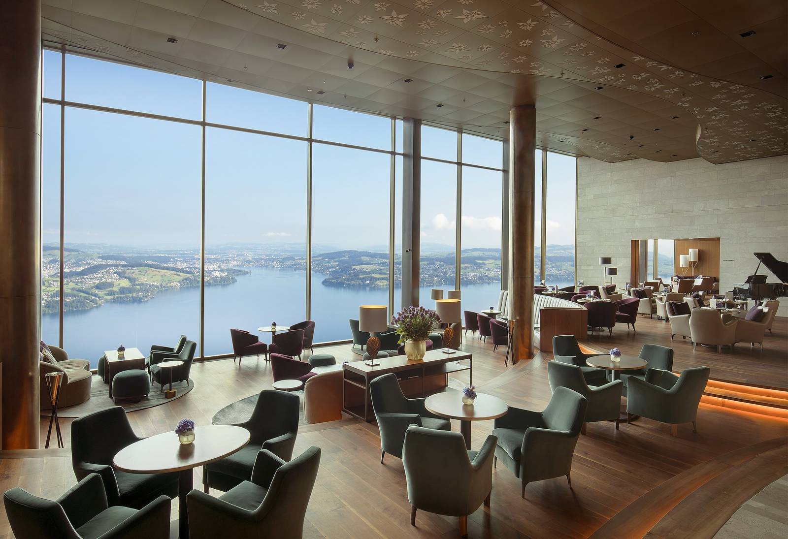Bürgenstock Hotel Lakeview Bar 全景窗酒吧