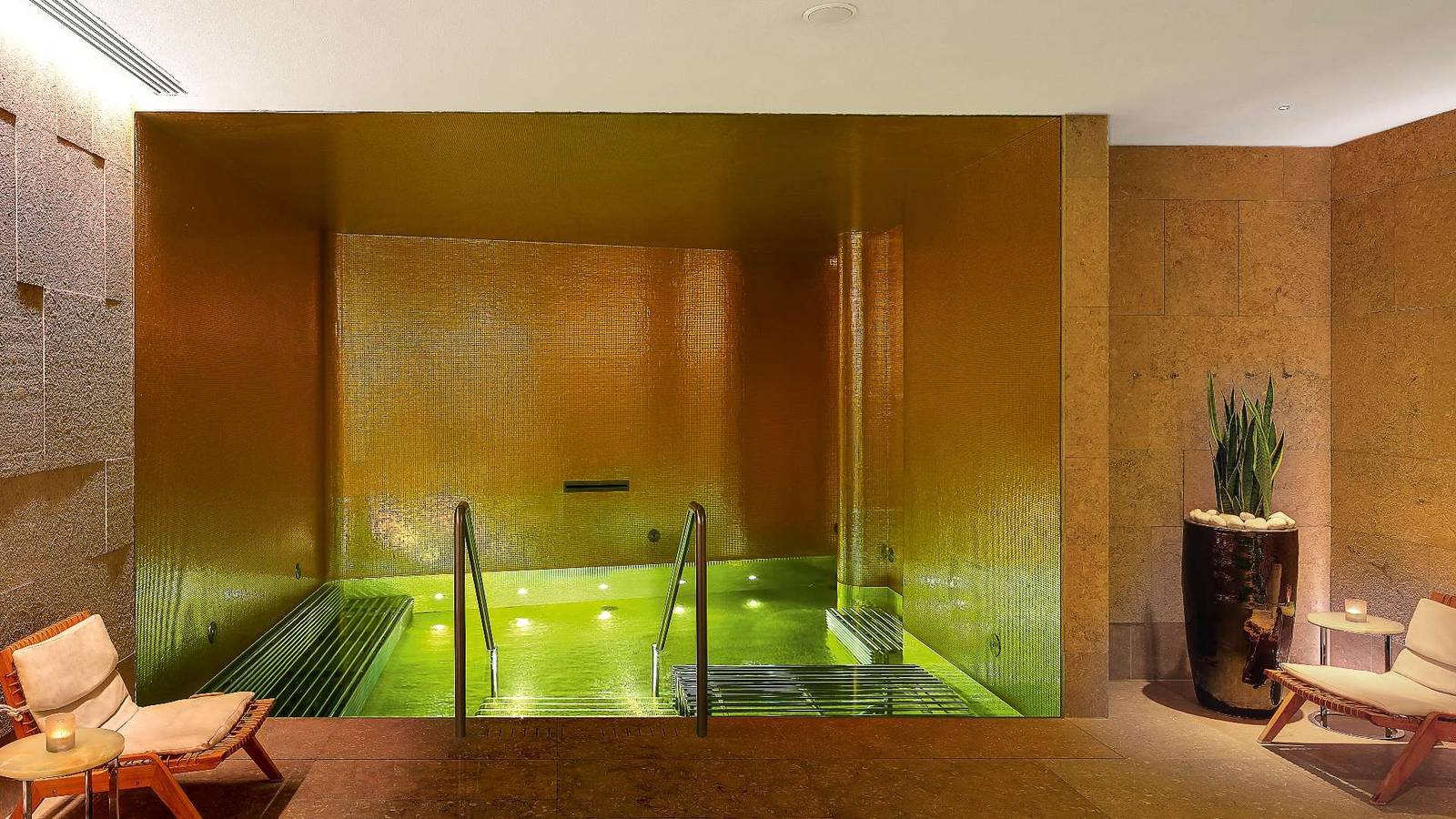 倫敦寶格麗酒店 Spa 金色馬賽克水療池