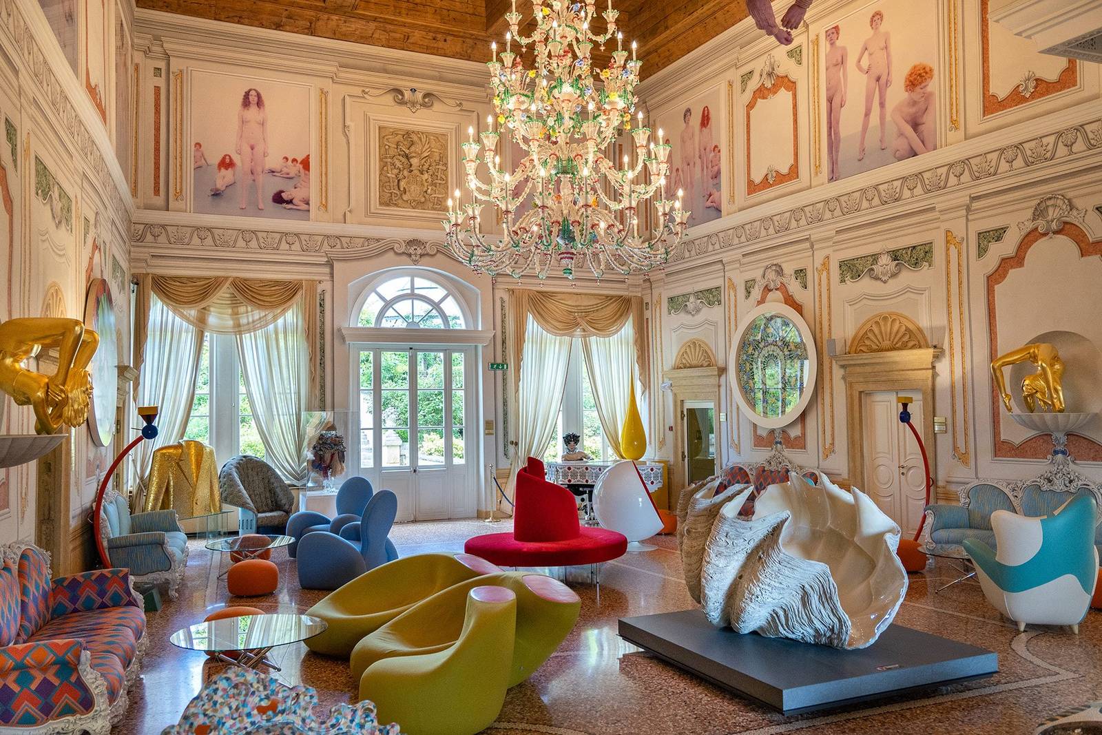 Byblos Art Hotel 大廳的巴洛克壁畫與當代藝術作品