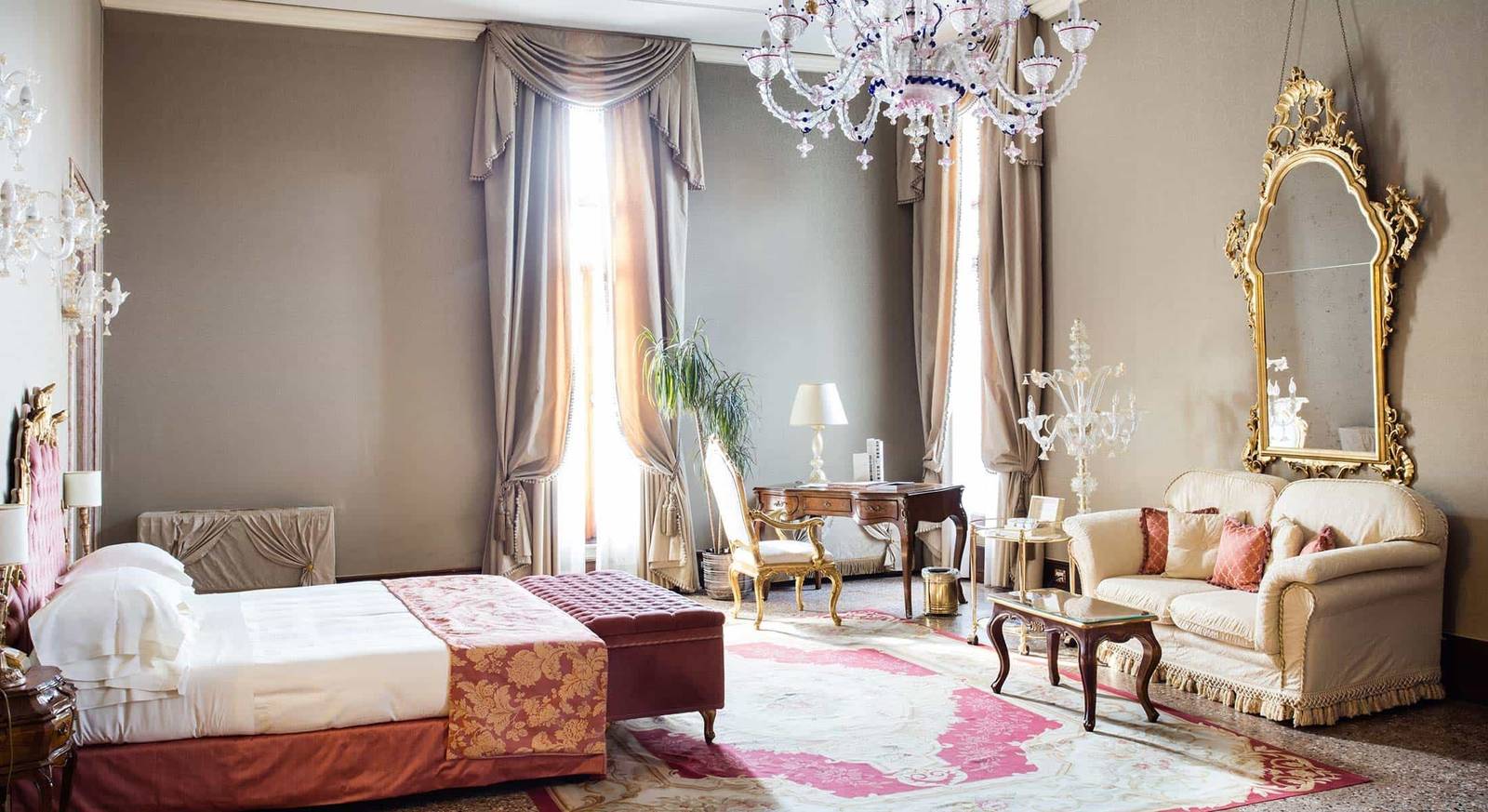 Ca' Sagredo Hotel Grand Suite 臥室與起居區