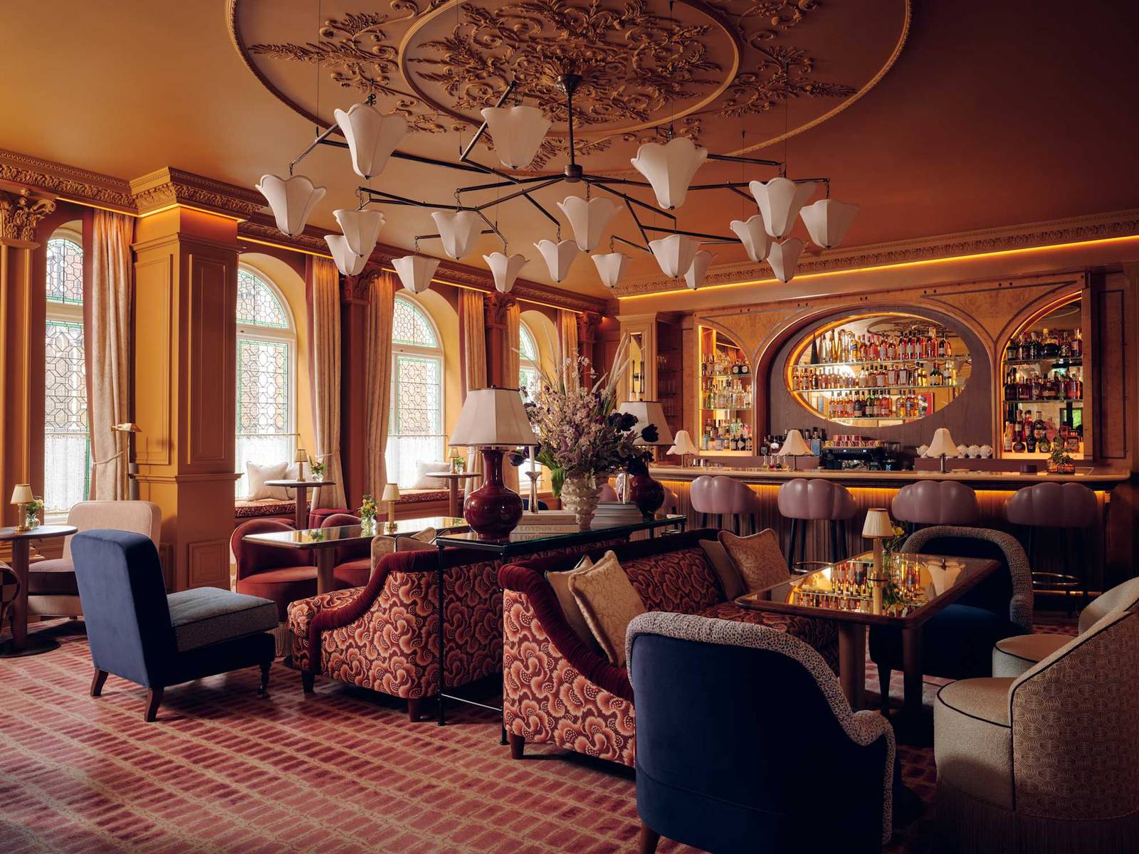 The Cadogan Drawing Room 的沙發座位