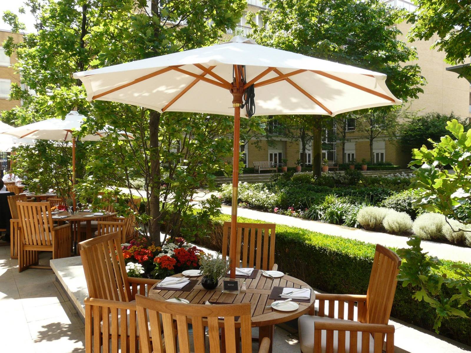 Canary Riverside Plaza Quadrato 戶外露台座位