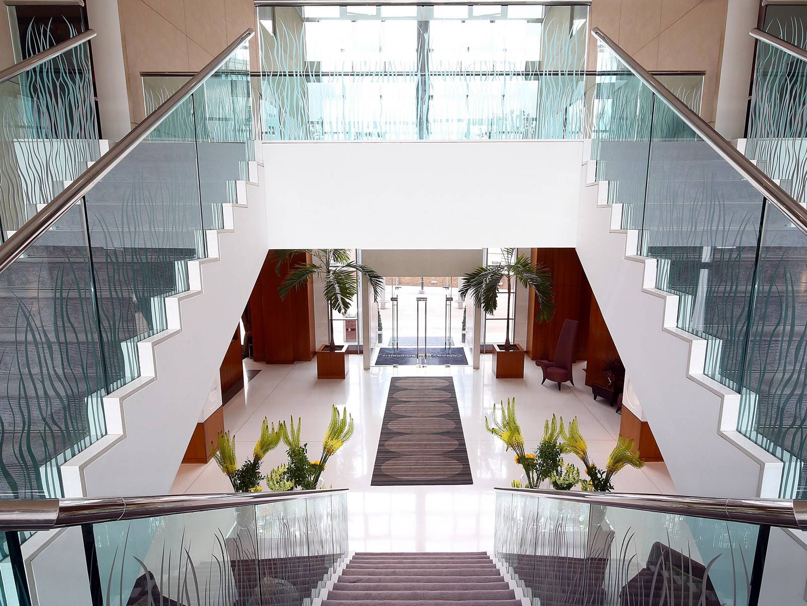 Canary Riverside Plaza 挑高玻璃中庭大廳