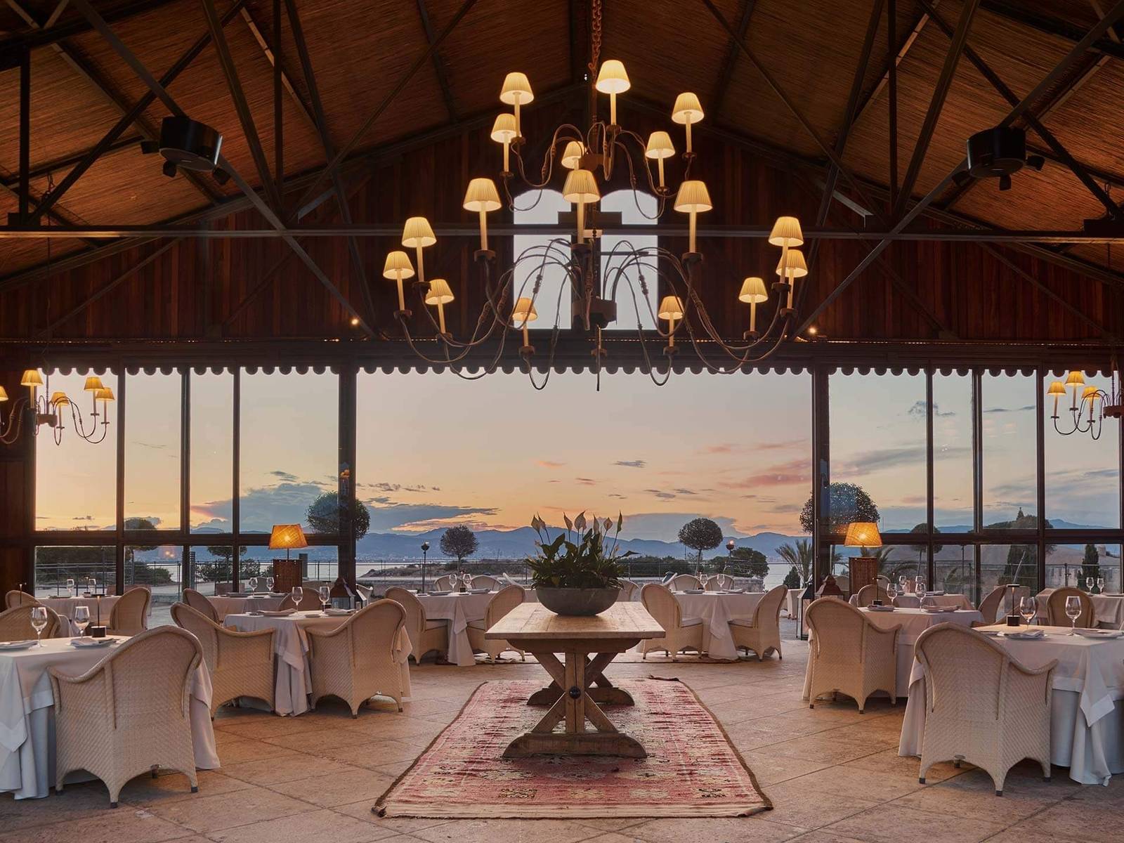 Cap Rocat La Fortaleza 夏季屋頂餐廳面向帕爾馬灣