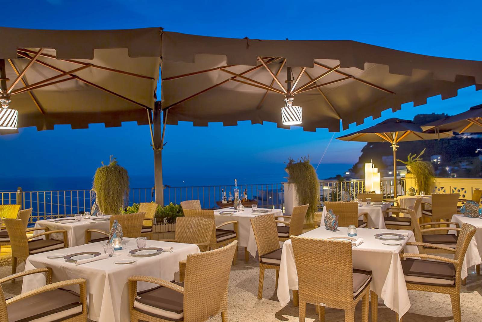 Capri Tiberio Palace Terrazza Tiberio 海景露台餐廳