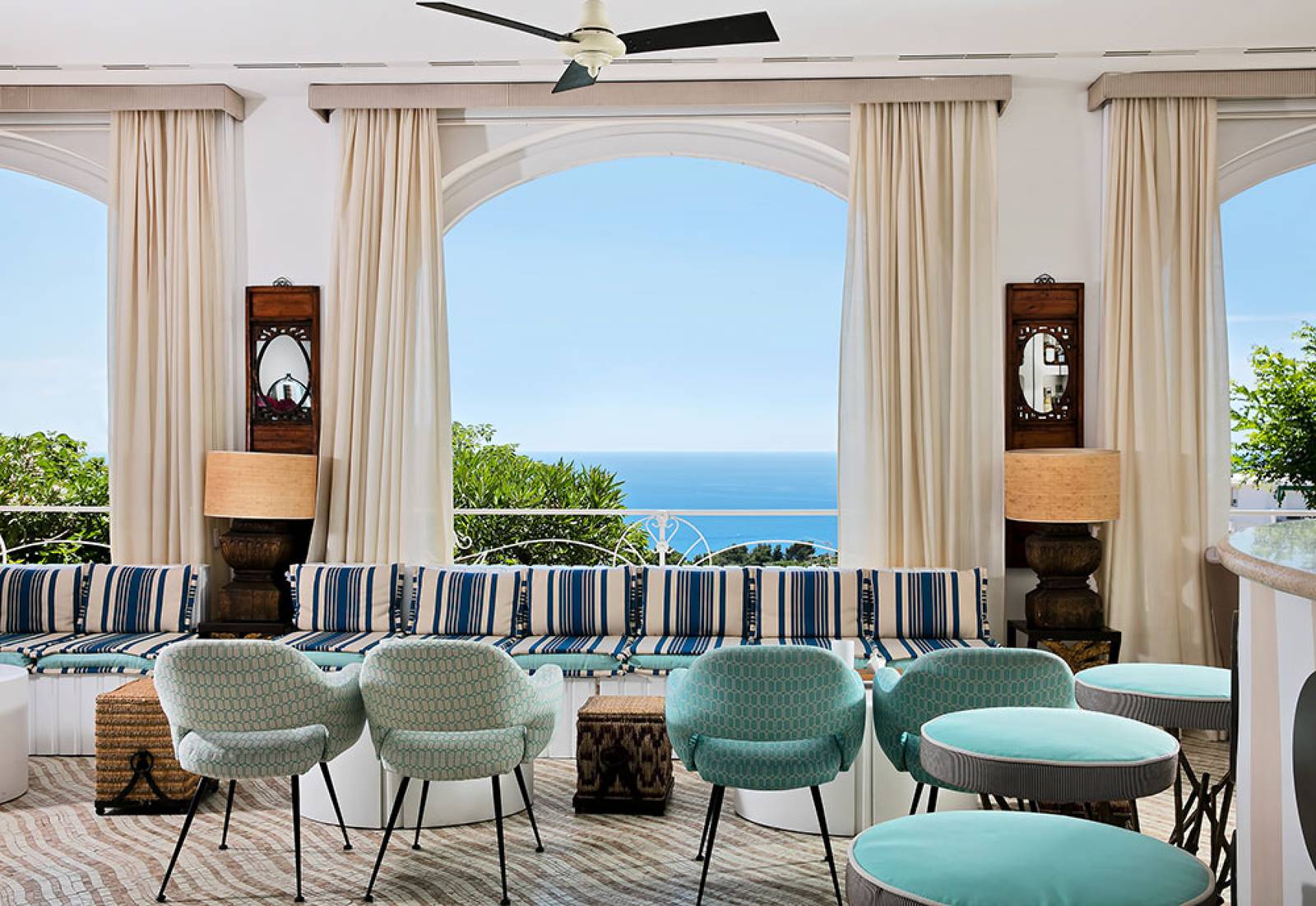 Capri Tiberio Palace 面海拱窗酒廊座位