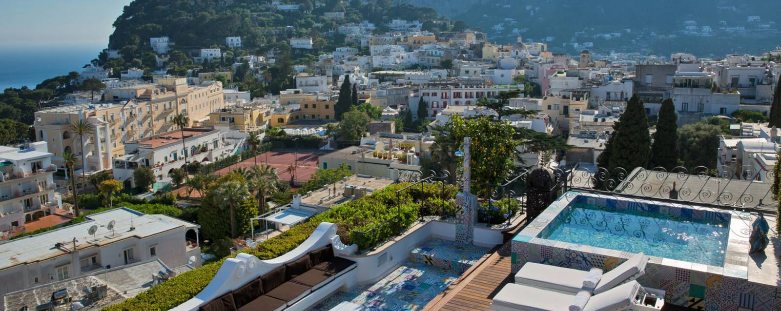 從 Capri Tiberio Palace 俯瞰卡布里小鎮