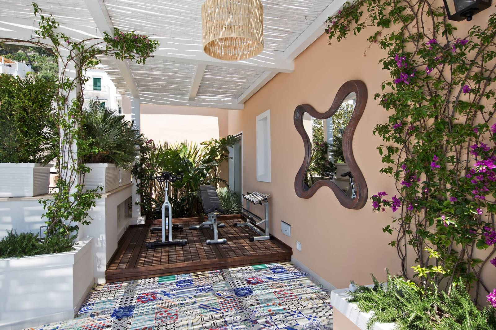 Capri Tiberio Palace 馬約利卡花磚露台