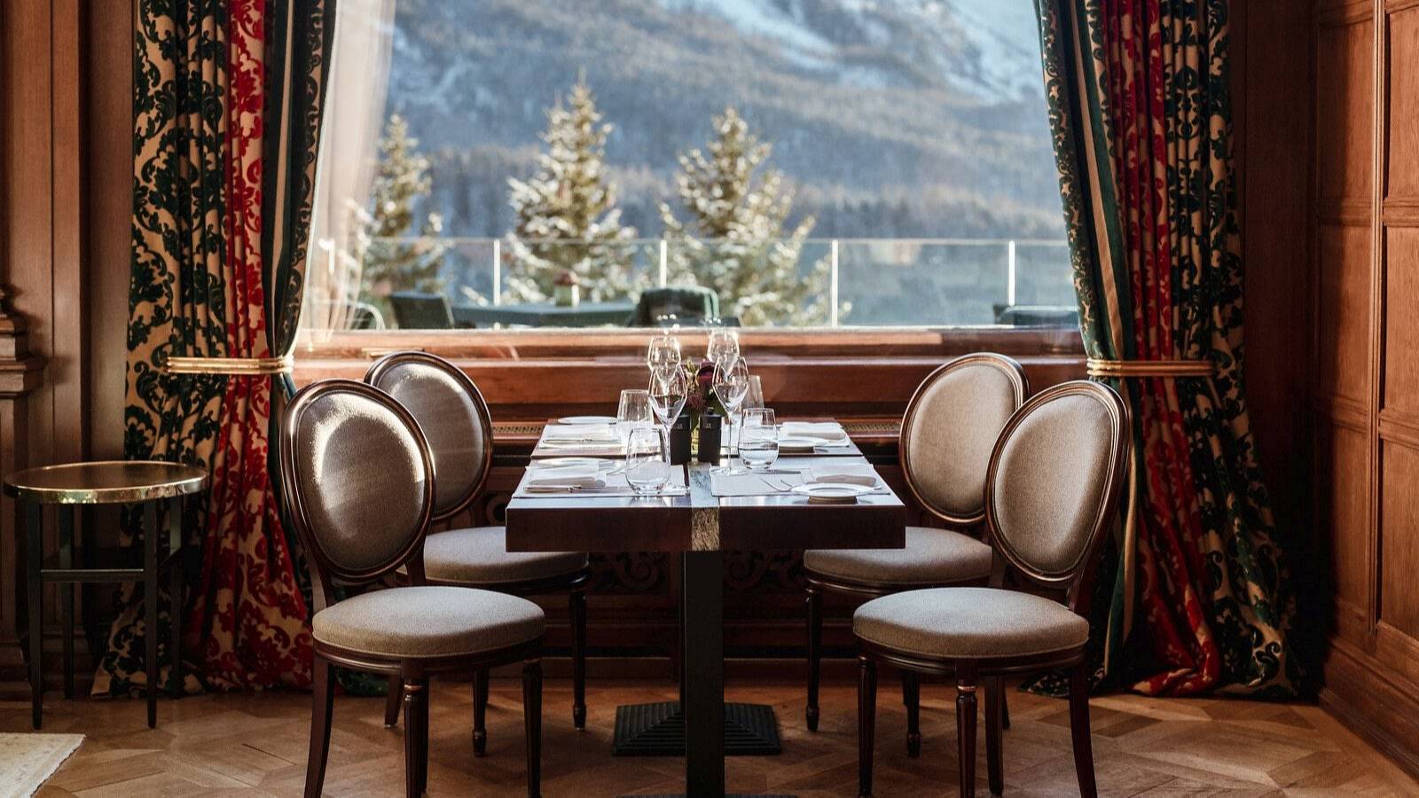 Carlton Hotel Bel Etage 窗邊座位