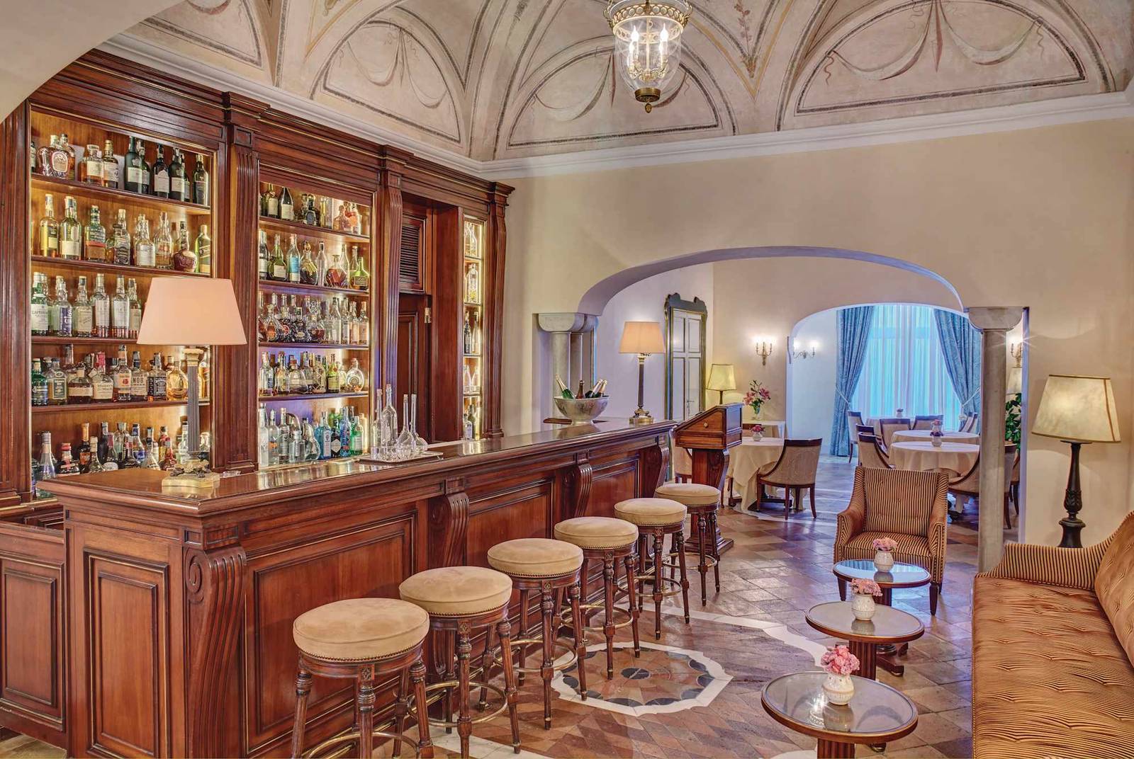 Caruso 酒店酒吧吧台