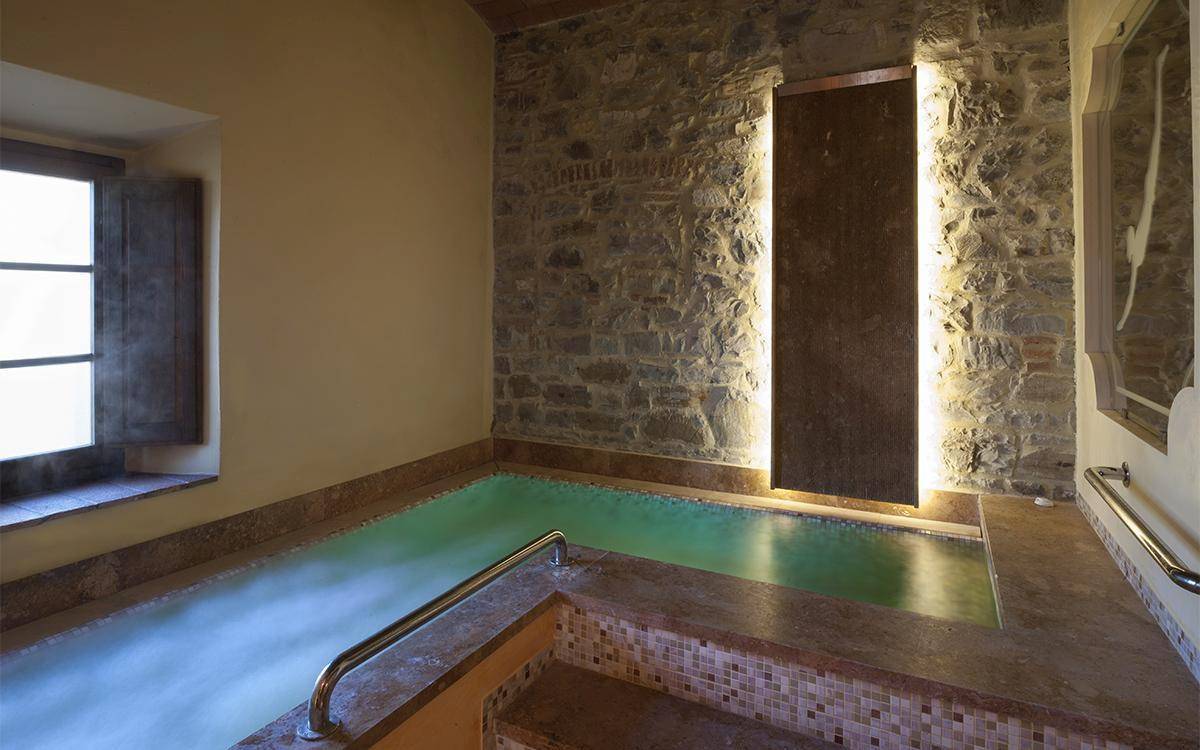 Castello di Spaltenna La Pieve Spa 按摩池