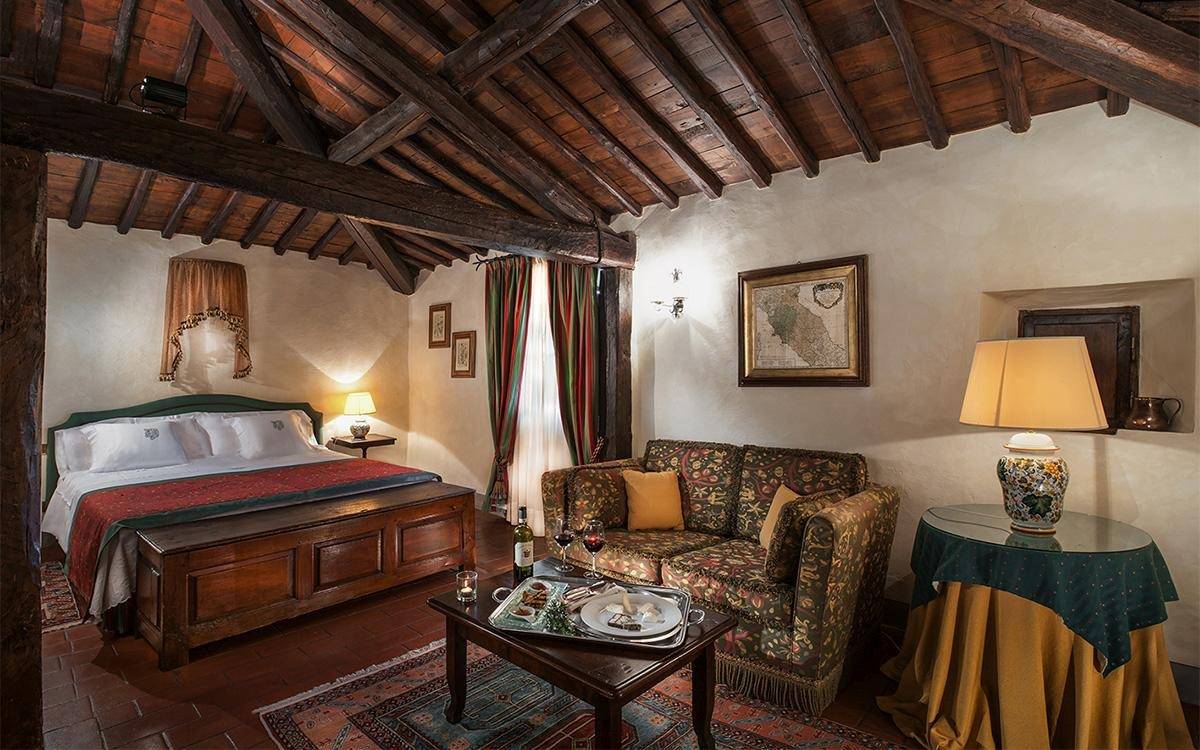 Castello di Spaltenna Junior Suite 木樑天花板客房