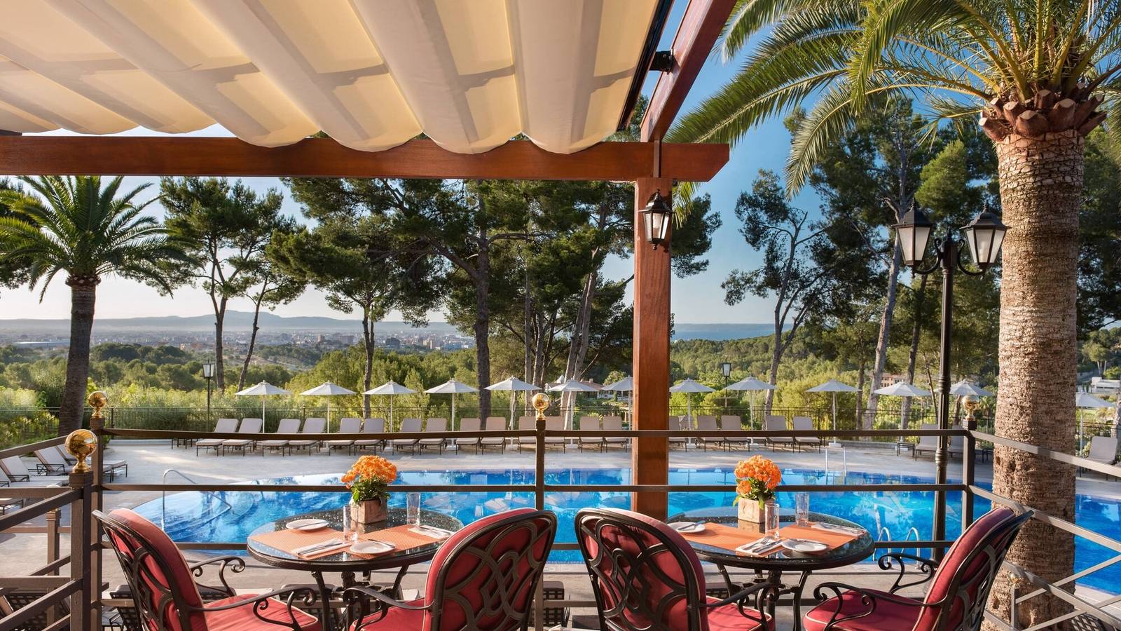 Castillo Hotel Son Vida Sa Font 泳池酒吧
